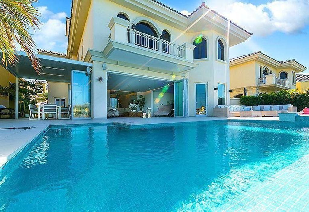 5 bedroom luxury Villa for sale in frond b, The Palm Jumeirah, Dubai
