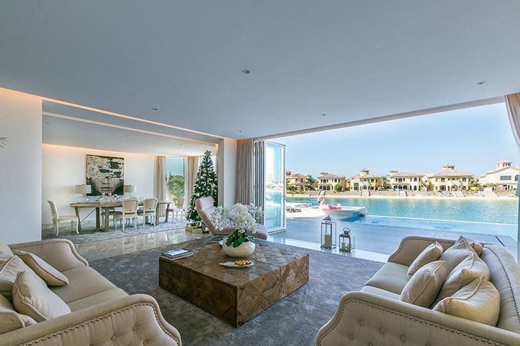 5 bedroom luxury Villa for sale in frond b, The Palm Jumeirah, Dubai2