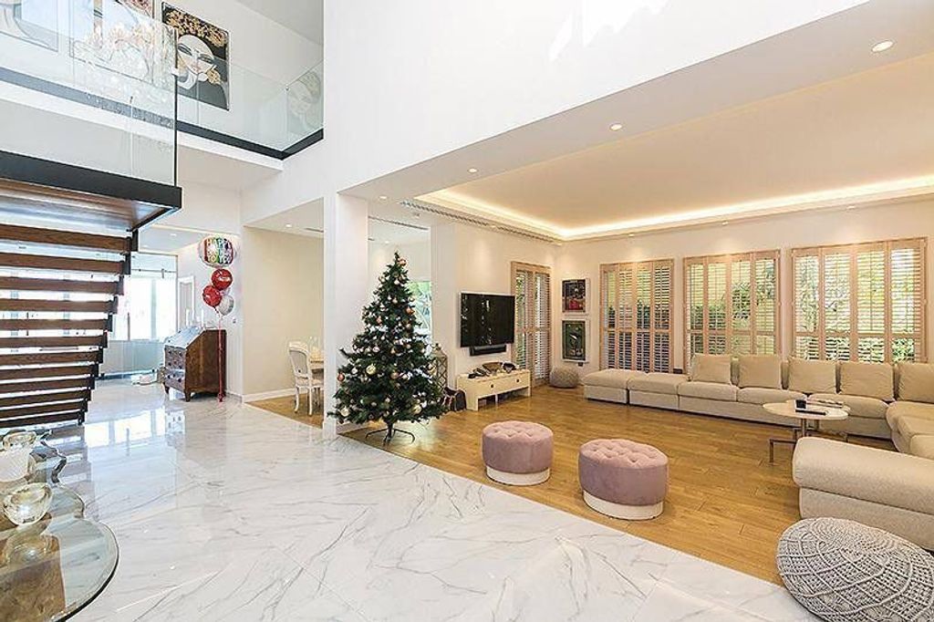 5 bedroom luxury Villa for sale in frond b, The Palm Jumeirah, Dubai4