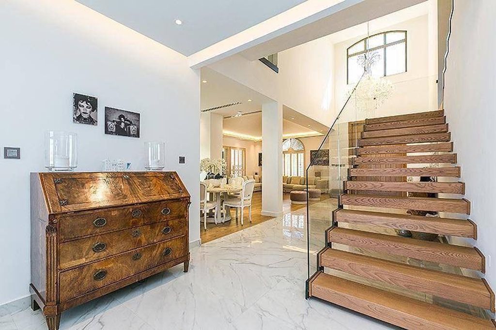 5 bedroom luxury Villa for sale in frond b, The Palm Jumeirah, Dubai5