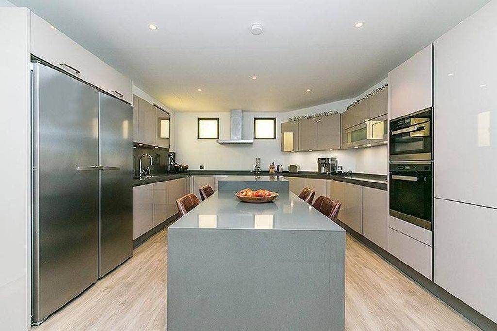 5 bedroom luxury Villa for sale in frond b, The Palm Jumeirah, Dubai6