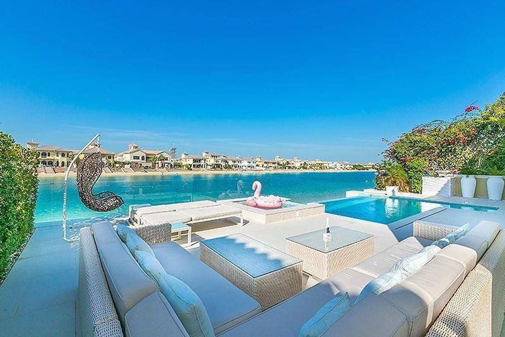 5-bedroom-luxury-Villa-for-sale-in-frond-b-The-Palm-Jumeirah-Dubai7