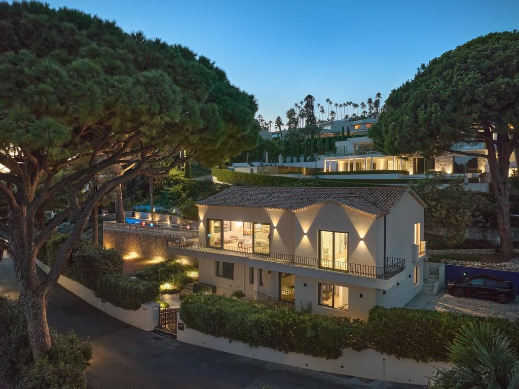 6 bedroom luxury Villa for sale in Cannes, France2