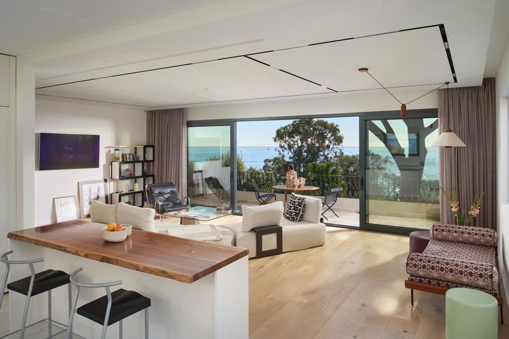 6 bedroom luxury Villa for sale in Cannes, France3