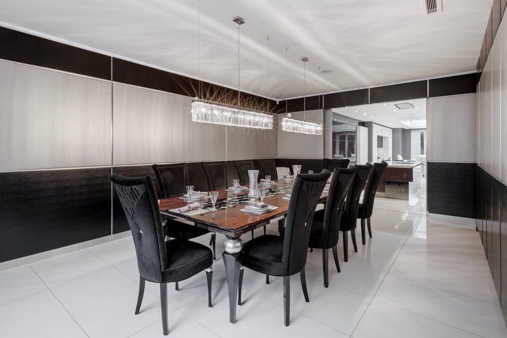 Luxury Detached House for sale in London, England5